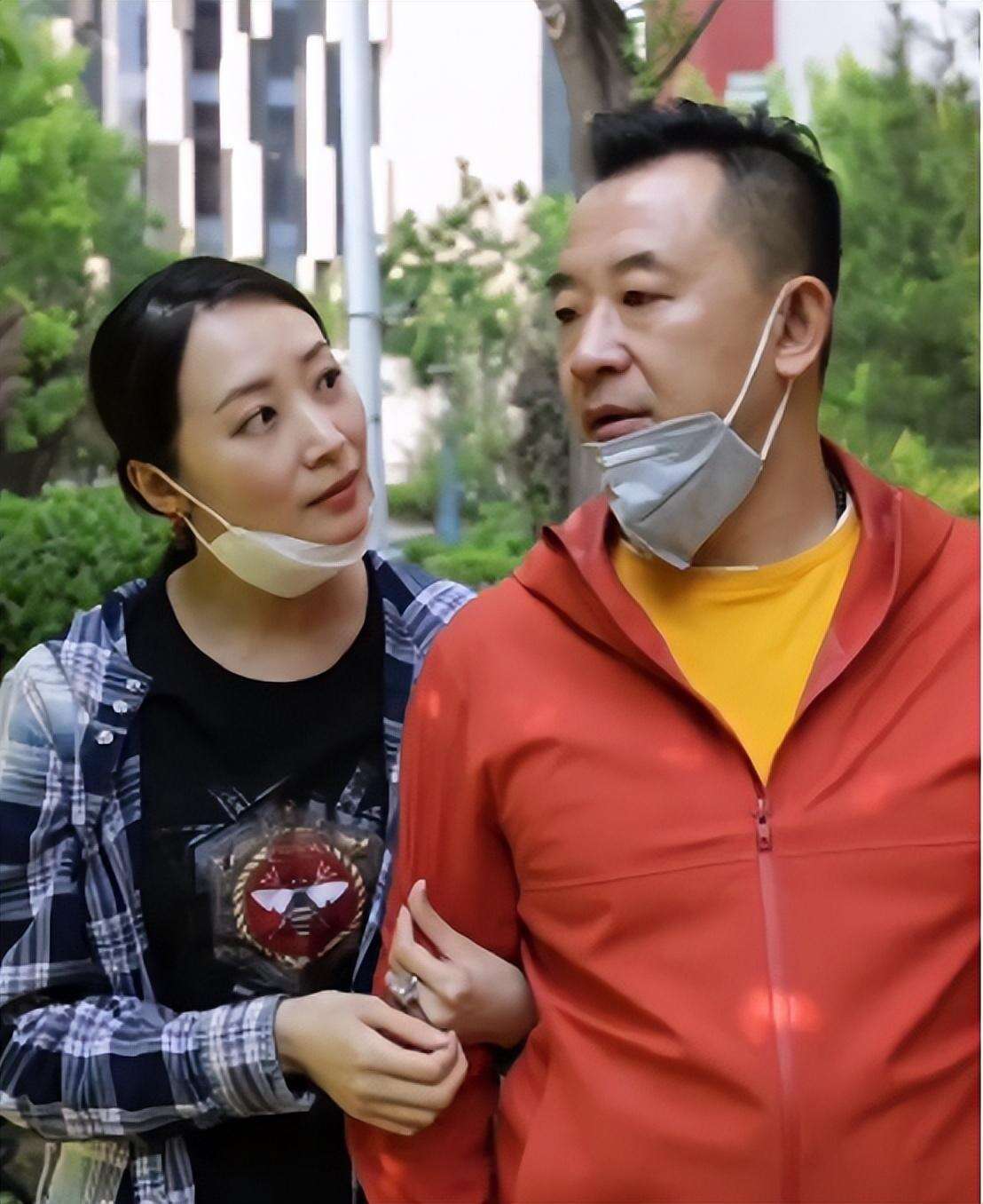曲栅栅:嫁给落魄黄海波,凭《狂飙》走红,赚钱养夫8年苦尽甘来