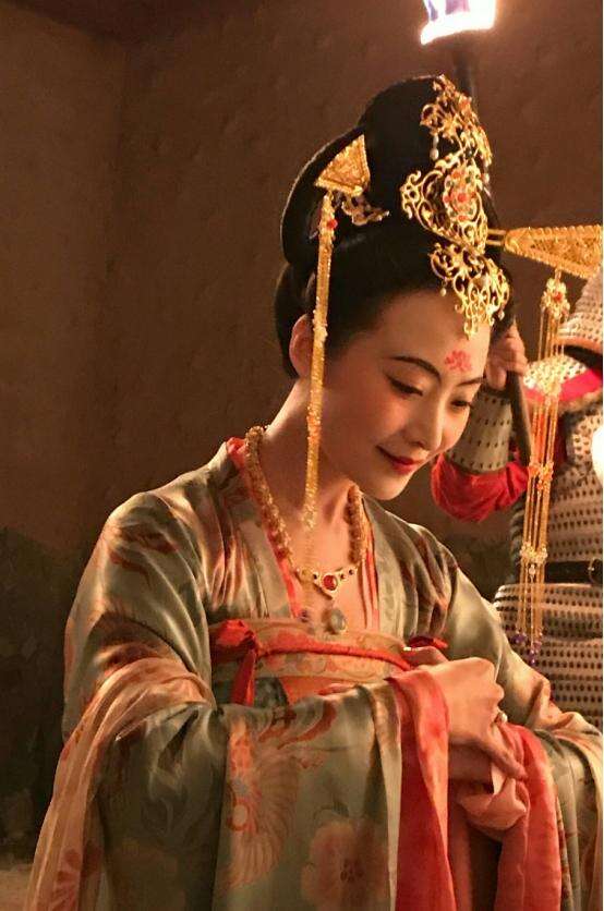 曲栅栅:嫁给落魄黄海波,凭《狂飙》走红,赚钱养夫8年苦尽甘来