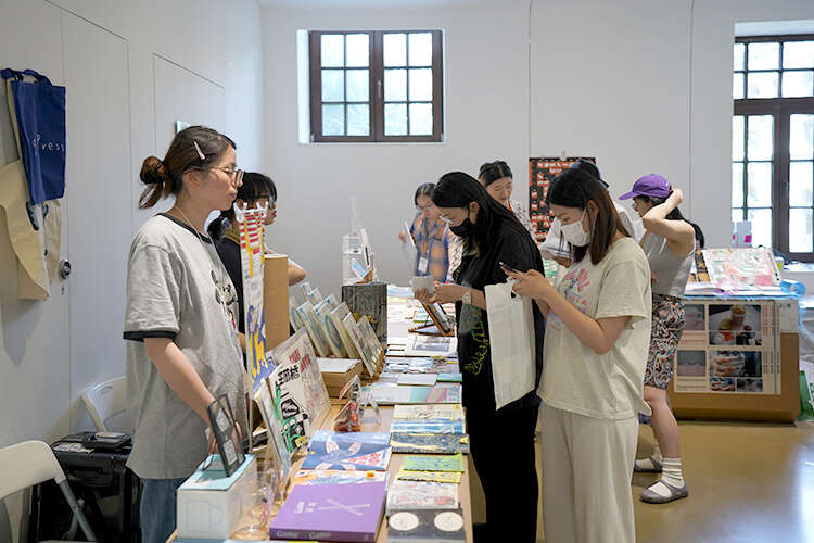 钻下去,长出来:“第八届abC艺术书展”亮相北京