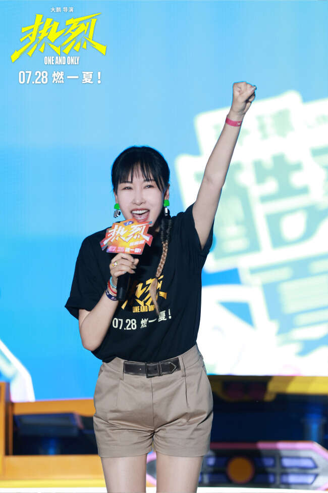 《热烈》主创空降北京环球度假区 共舞夏日精彩