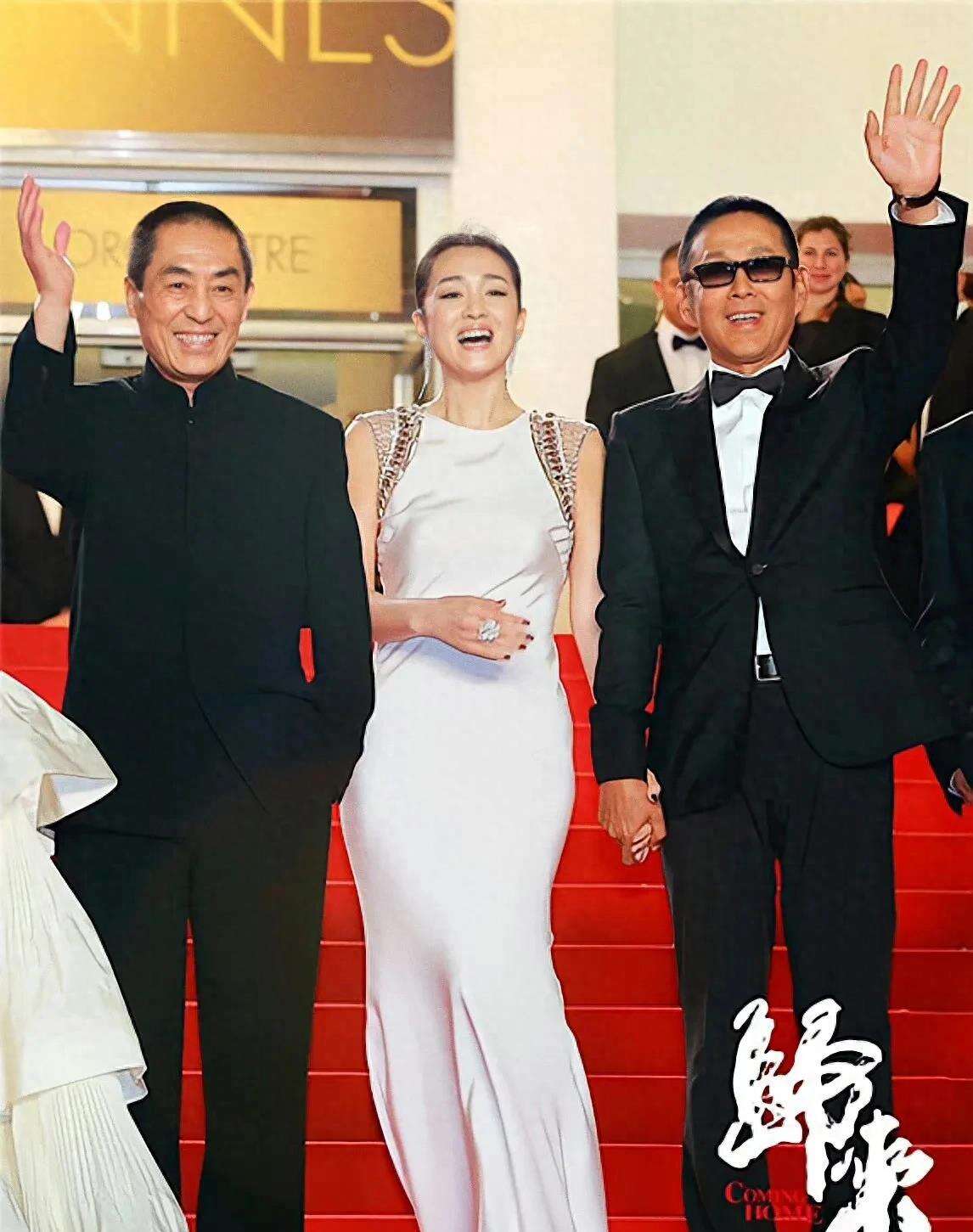 张艺谋“痴汉脸”看着巩俐,开怀大笑像个孩子,这就是一生挚爱吧