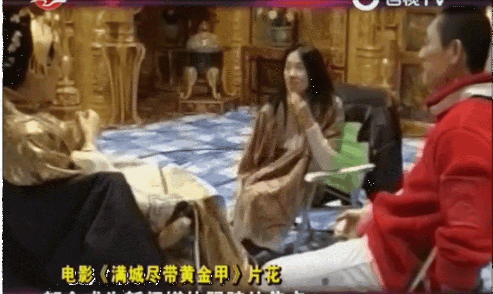 张艺谋“痴汉脸”看着巩俐,开怀大笑像个孩子,这就是一生挚爱吧