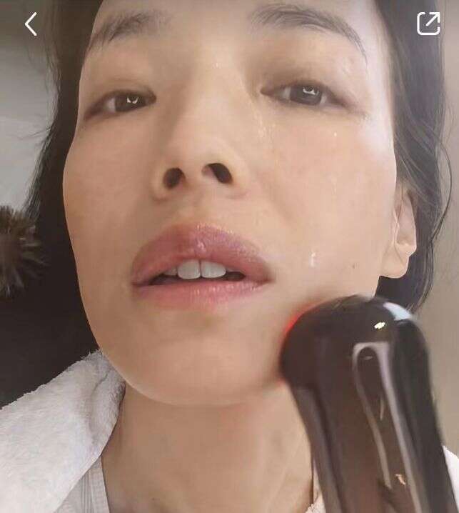 47岁舒淇晒无修图全素颜,脸上雀斑明显无皱纹