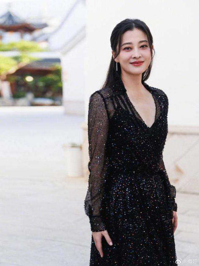 马伊琍曾黎梅婷同框比美!曾黎脸部好僵硬