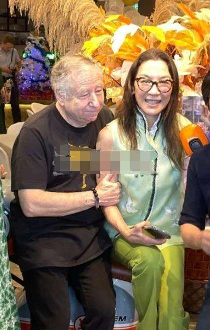甜蜜!杨紫琼携77岁丈夫回娘家办喜宴
