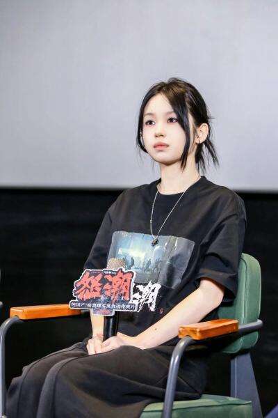 《怒潮》武汉路演 陈晓依妈妈力挺女儿到场支持