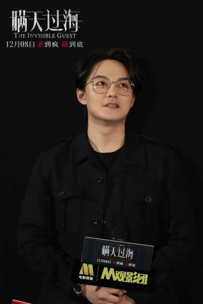 《瞒天过海》首映 全员“持刀”集结上演博弈局