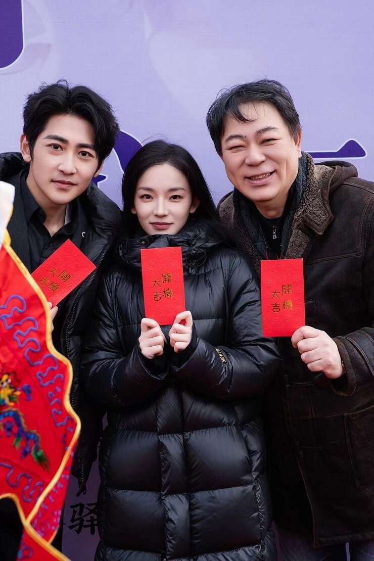 中国移动咪咕创作的新剧《她来了,请心动》开机!高亚麟惊喜现身