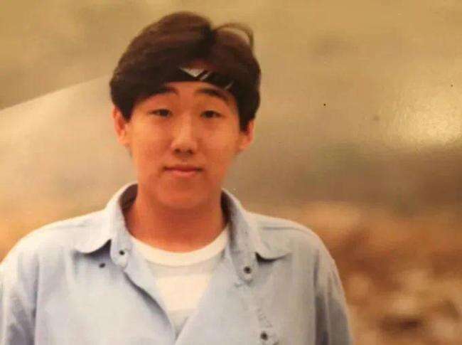 他突然自杀了!娱乐圈边缘人到底要如何生存