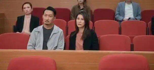 他突然自杀了!娱乐圈边缘人到底要如何生存