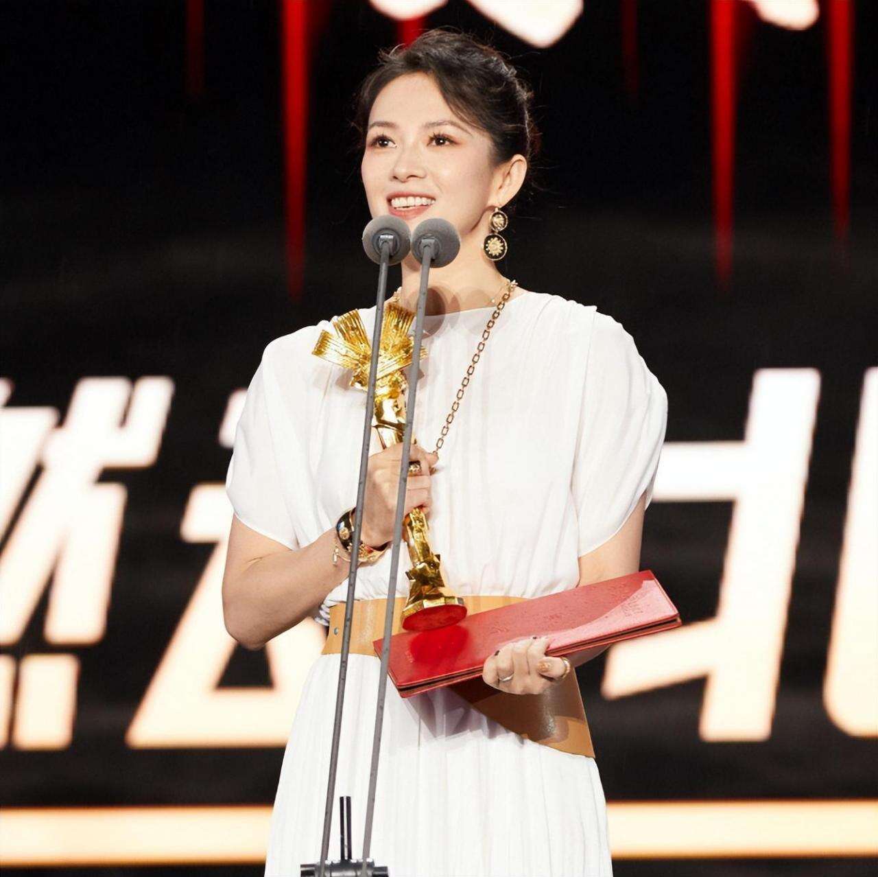 与汪峰离婚不到一年,章子怡的新电影出片,引发争议不断