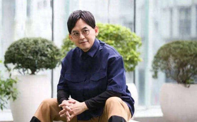 黄子佼曾在节目上掀小S裙子 吓得她尖叫并甩巴掌