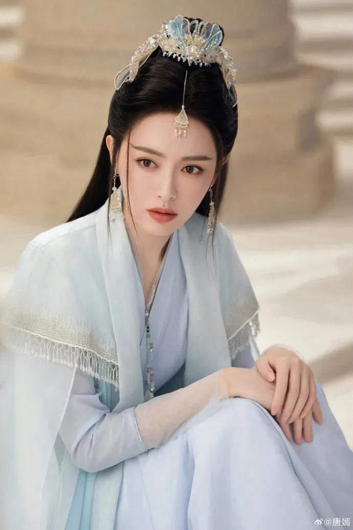 唐嫣主演的又一部古装戏正在热播,其晒出古风大片!