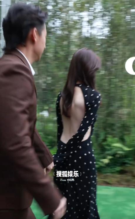上海这一夜,章子怡画发际线、眼皮贴翘起,12秒换8个表情不自信