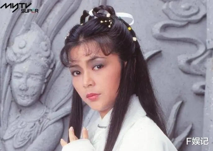 小龙女陈玉莲近照曝光,素颜状态真实自然,周润发刘德华曾称赞