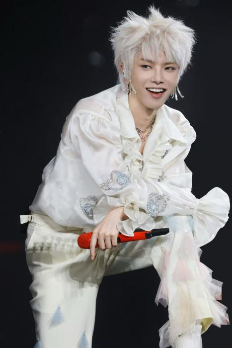 华晨宇三天演出超15个小时 演唱100多首歌曲
