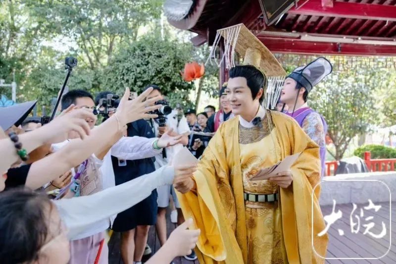 昔日古装小生如今在景区打工,49岁演员郑国霖回应:我也需要养家糊口