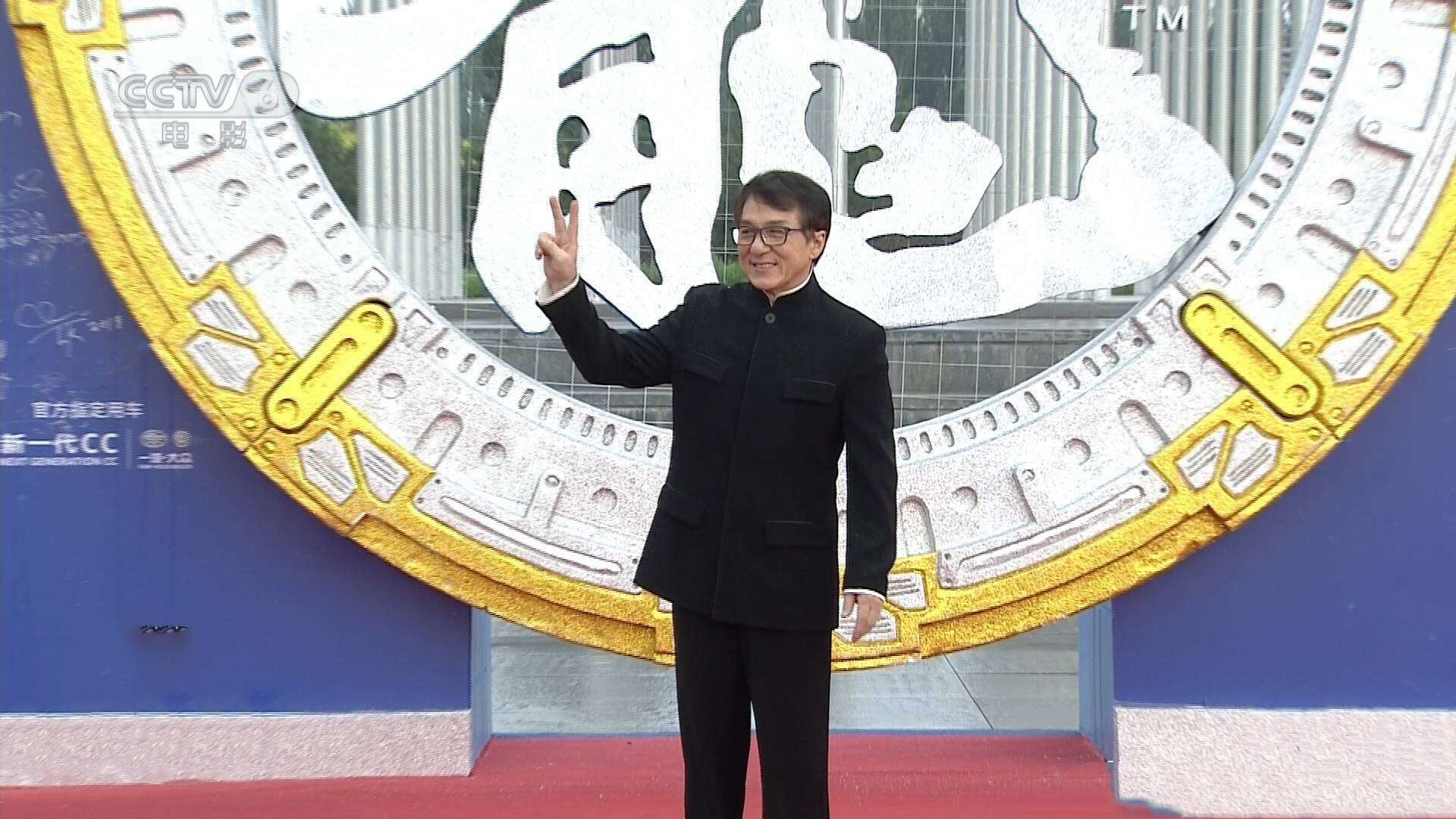 成龙电影周吴京亮相,狄龙携妻走红毯老的不敢认,景甜比刘亦菲还仙