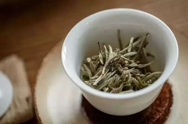 白茶有哪些种类?白茶的等级是如何区分的?