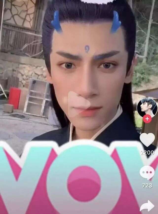 罗云熙cos敖丙,神情气质简直就是真人版,网友:哪吒快抱走他