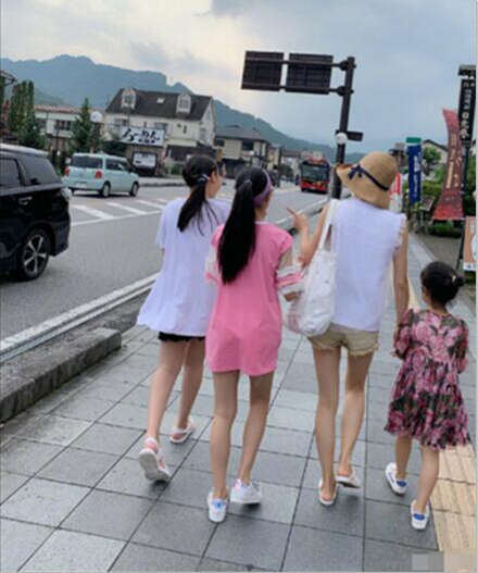 马伊琍离婚后再度露面,瘦成排骨胸让人心疼