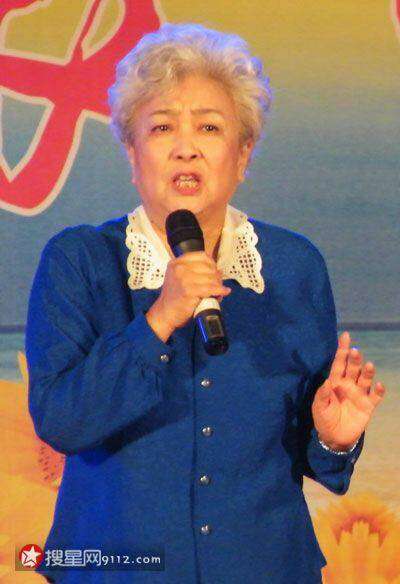 著名表演艺术家谢芳出席2015华视搜星决赛嘉宾