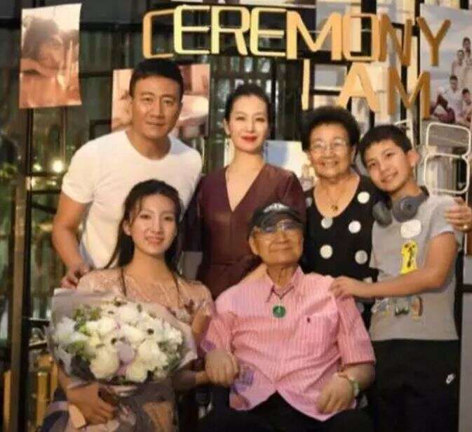 著名歌唱家胡宝善逝世,胡军在微博发文悼念父亲
