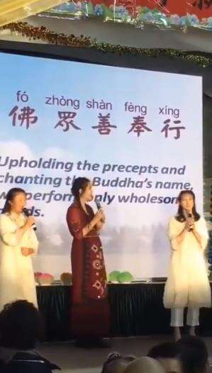52岁王祖贤台上吟诵经文募捐,身材脸部略显发福