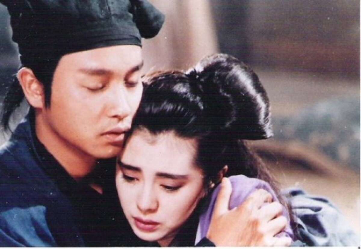 52岁王祖贤台上吟诵经文募捐,身材脸部略显发福