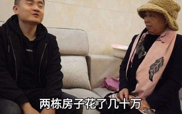 她六十一岁才被周星驰选中,演了两次配角,买了两套房子