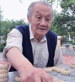 曾经的催泪大剧《暖春》中小花爷爷田成仁于今日逝世,享年94岁高龄!