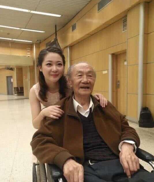 曾经的催泪大剧《暖春》中小花爷爷田成仁于今日逝世,享年94岁高龄!
