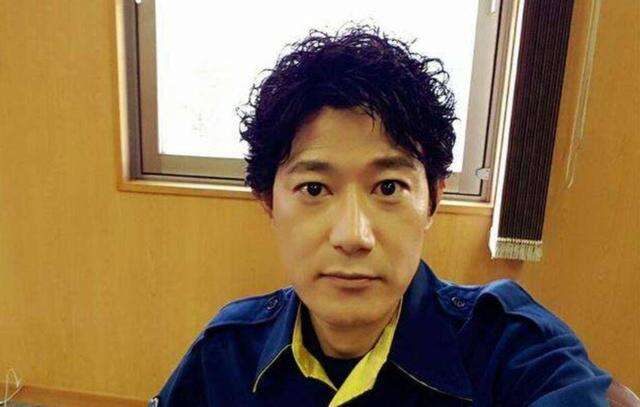 矢野浩二近况曝光,头戴鸭舌帽现身仓库,为武汉筹备13万个口罩