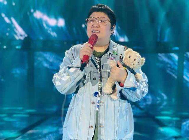 韩红自曝已病倒,号召百位艺人捐助,昼夜不歇为武汉捐7批物资