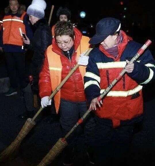 韩红去前线照曝光,自曝病倒三天让网友担心,为武汉募捐3千多万