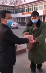 朱之文捐“巨款”背后:喝稀饭啃馒头,成名被嘲讽也不曾忘本