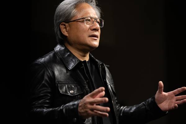 “AI不抢饭碗,只解放双手”!黄仁勋再发声:淘汰的是重复性任务,而非人类价值