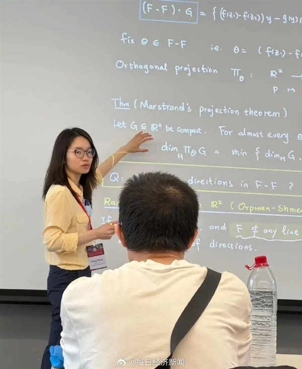 90后女数学天才王虹双杀大奖!韦东奕前排“打卡”听课