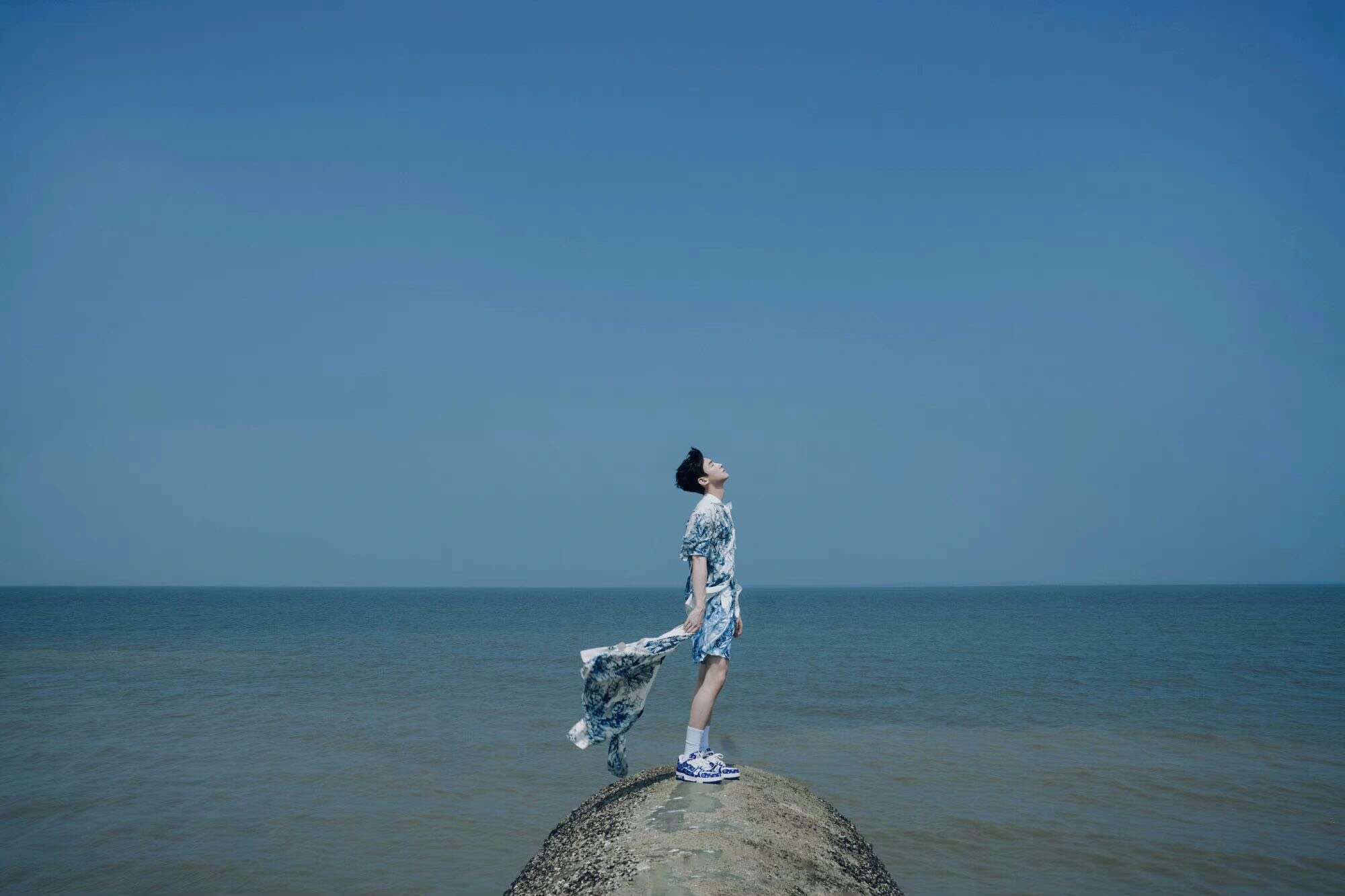 白敬亭有点妖娆
白