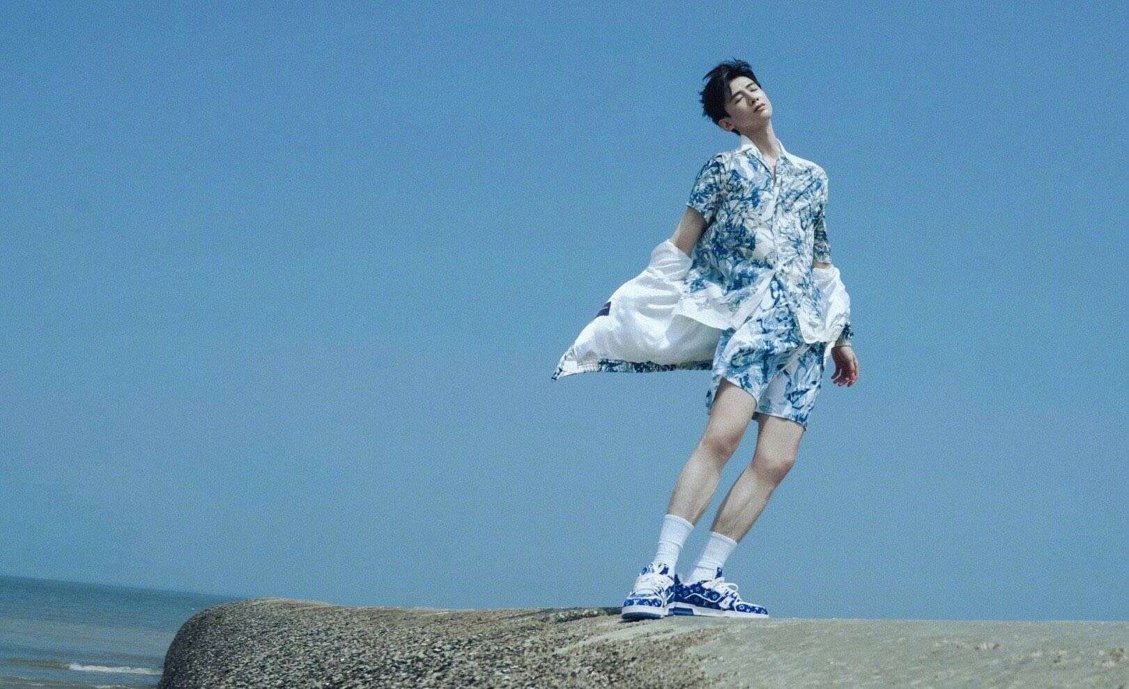 白敬亭有点妖娆
白