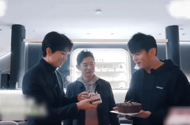 林俊杰王俊凯帮周杰伦庆生 网友:完全就是三厨狂喜