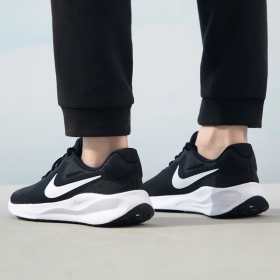 耐克NIKE Rev