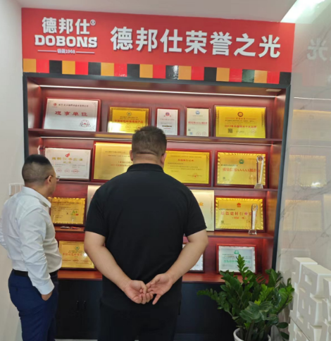 加盟强渗透瓷砖背胶,做德邦仕代理!恭喜华南大区张总签约成功!