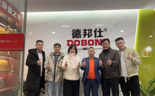 东方雨虹来访:德邦仕强渗透背胶行业新方向!
