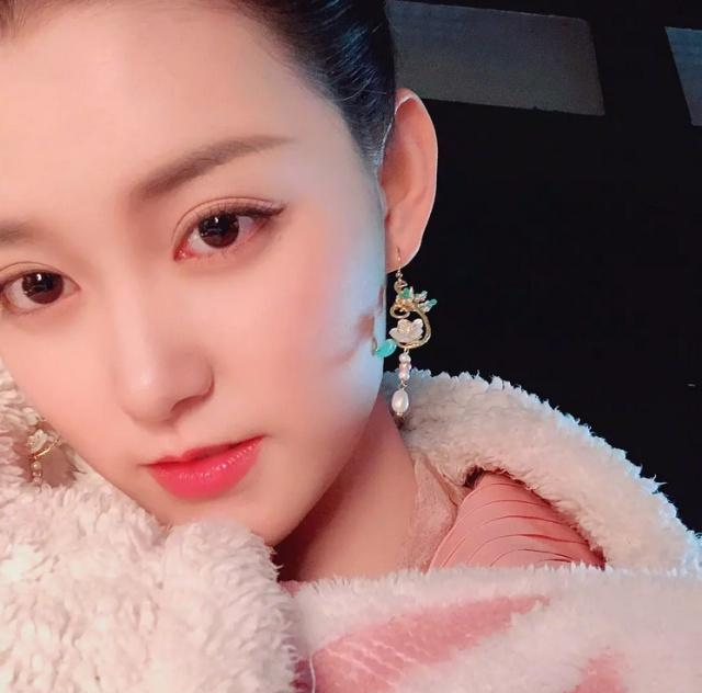 童星文淇14岁获影后,张子枫演技炸裂,00后小花们已经开始冒头了!
