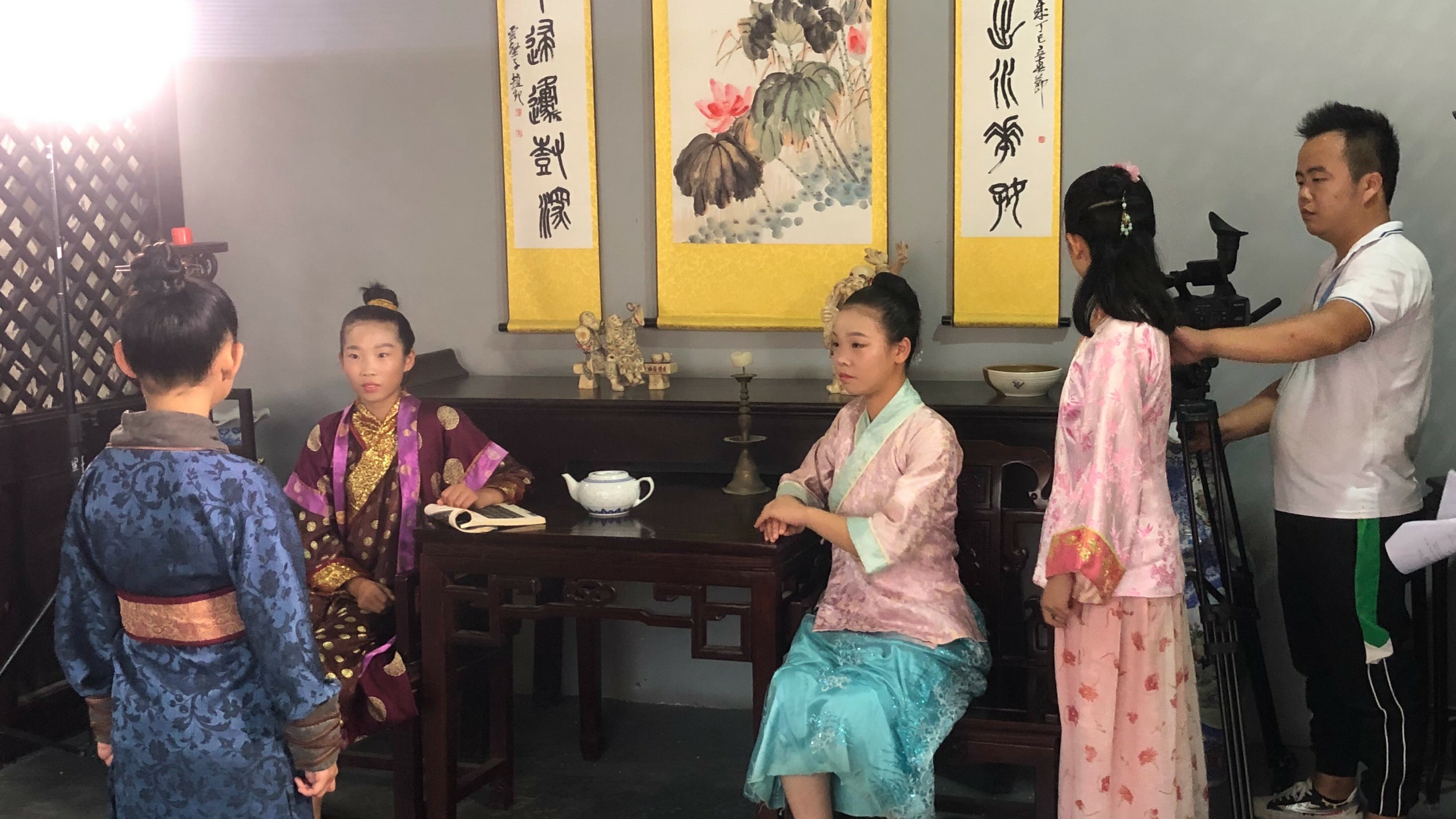 郭惠娟在百集系列小戏骨微电影《木兰从军》中饰演袁氏