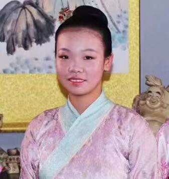 郭惠娟在百集系列小戏骨微电影《木兰从军》中饰演袁氏
