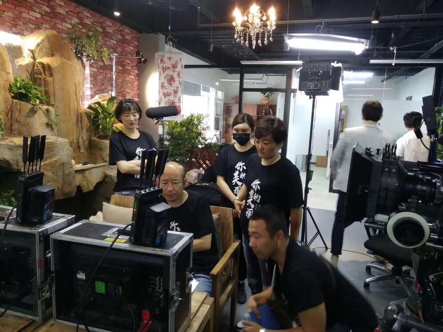华视搜星出品发行的首部关爱自闭症儿童的网络大电影《你的美丽》正在爱奇艺热播中!