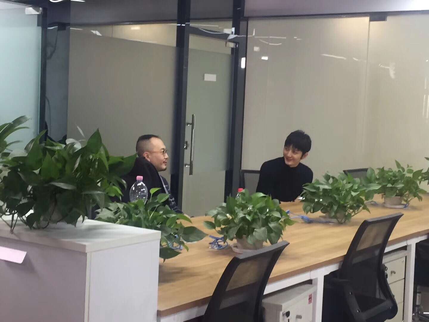 华视搜星出品发行的首部关爱自闭症儿童的网络大电影《你的美丽》正在爱奇艺热播中!